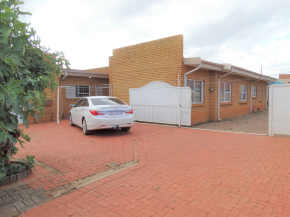 4-Bed-House-in-Alberton-Gallery-5