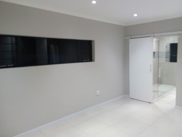 4-Bed-House-in-Verwoerdpark-Gallery-5