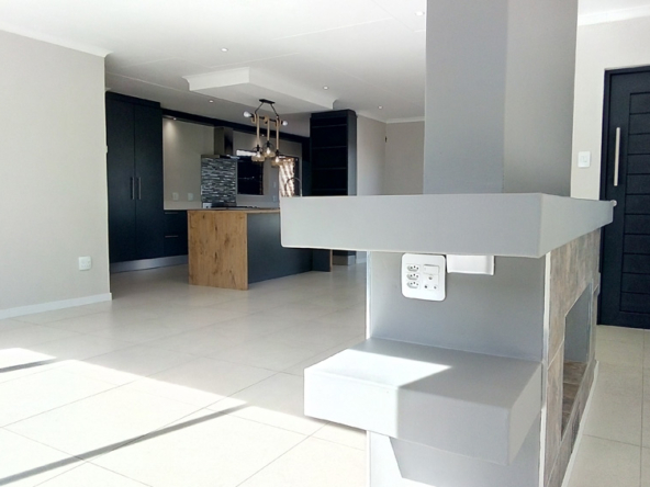 4-Bed-House-in-Verwoerdpark-Gallery-7